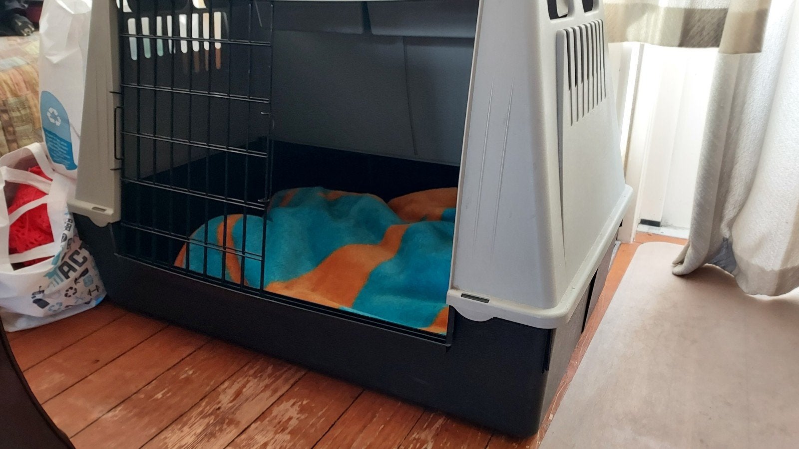 te koop voor hondenbench met twee schuif deuren, Dieren en Toebehoren, Ophalen