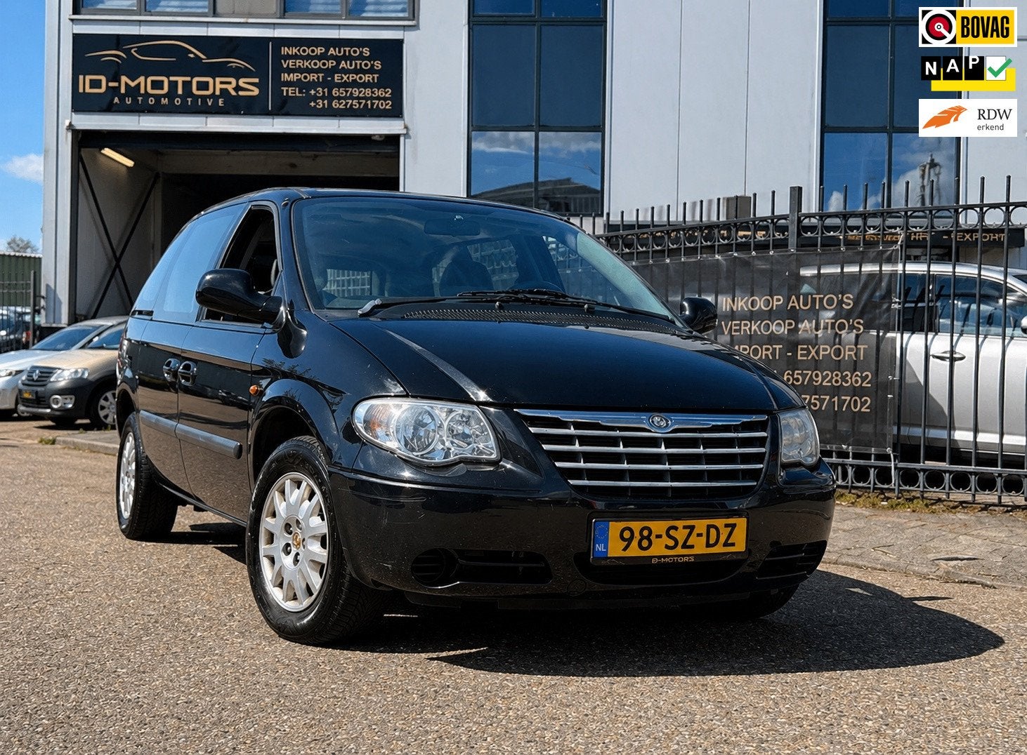 Chrysler Voyager 3.3i V6 New York Edition AUTOMAAT rijklaar, Auto's, Chrysler, 450 kg, Gebruikt, 7 stoelen, Origineel Nederlands