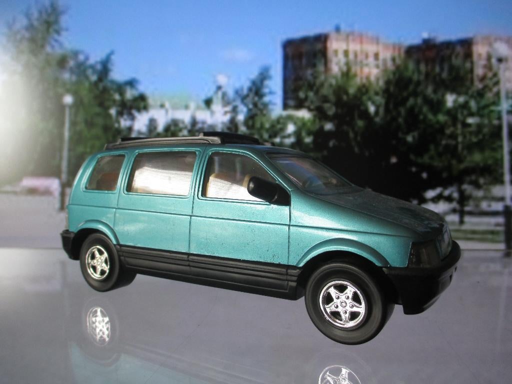 1/24 Chrysler / Plymouth Voyager / Dodge Caravan 1985-1990, Ophalen of Verzenden, Zo goed als nieuw