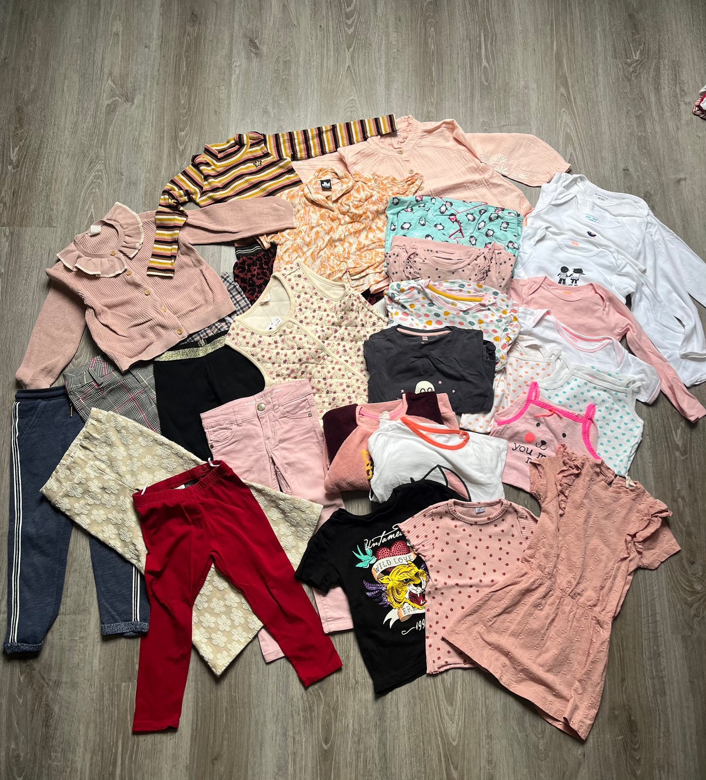 29 delige Kledingset maat 98 en 98/104. Alles voor €29, Ophalen of Verzenden, Zo goed als nieuw, Meisje