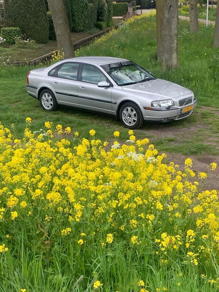 Volvo S80 2.4 140PK 2001 zilver metalic, Auto's, Voorwielaandrijving, 1800 kg, 1478 kg, Particulier