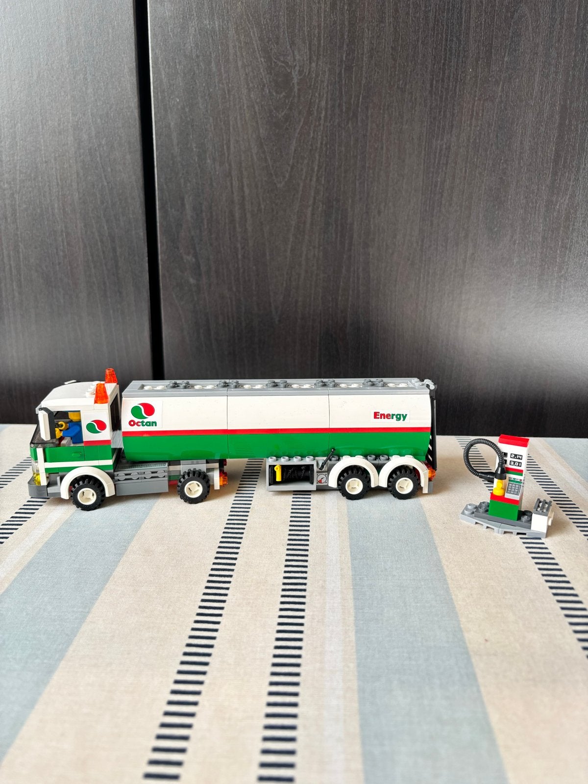 Lego City Octan Tankwagen met pomp, Ophalen, Zo goed als nieuw, Overige merken