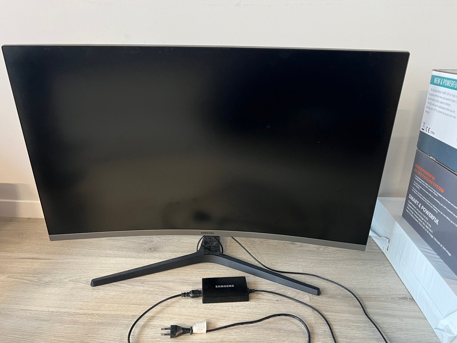 Samsung - Monitor - curved - Zwart - 32 inch - Full HD, Gebruikt, 129, Samsung-ro, Yeongtong-gu, Suwon-si, Gyeonggi-do 16677, Republic of Korea