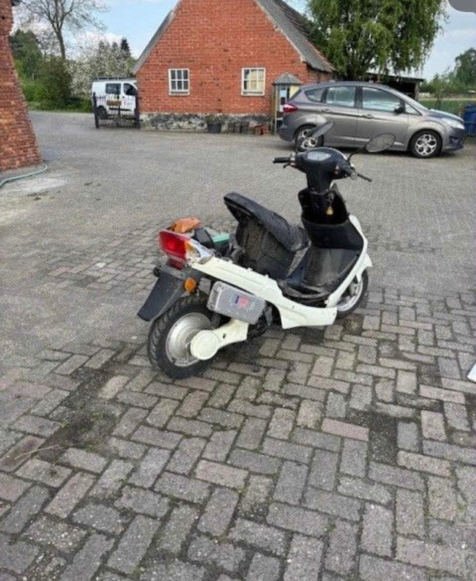 Heeft er iem sloop scooter staan of die gemaakt moet worden, Fietsen en Brommers, Ophalen, Gebruikt, Elektrisch, Overige merken