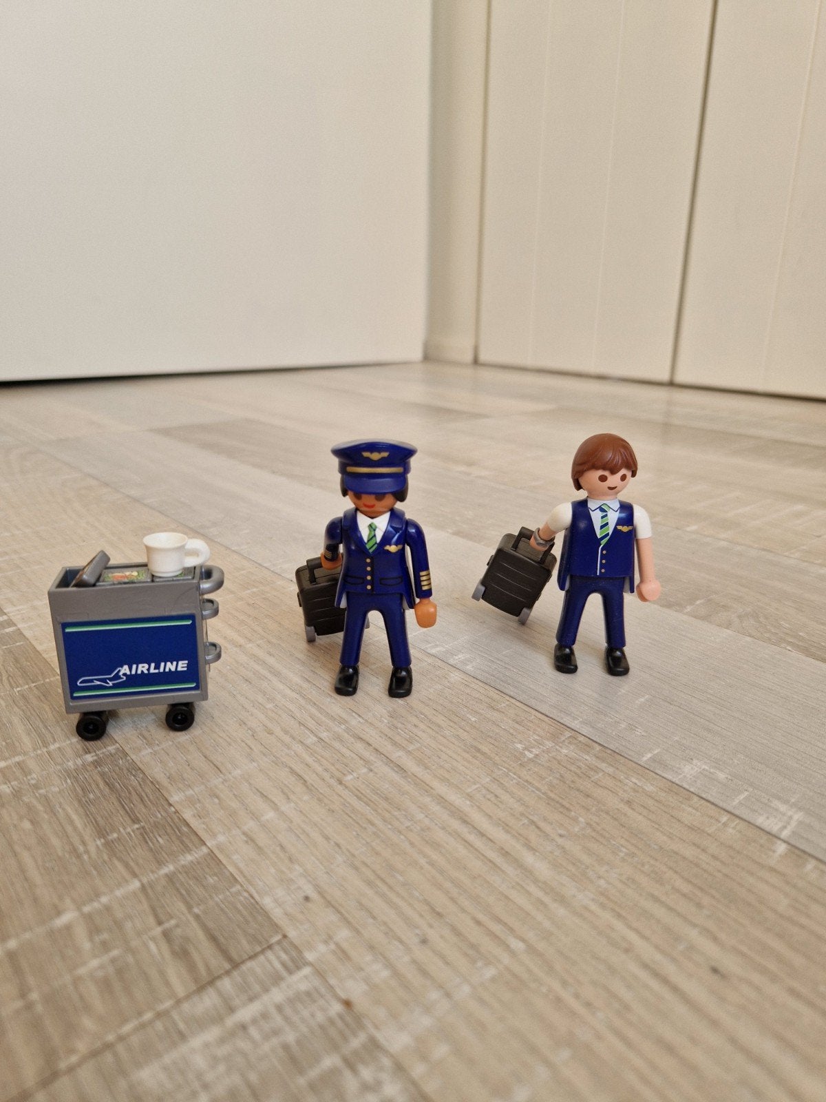 Playmobil Airline set met piloot, steward en karretje, Kinderen en Baby's, Speelgoed | Playmobil, Ophalen, Gebruikt, Losse onderdelen
