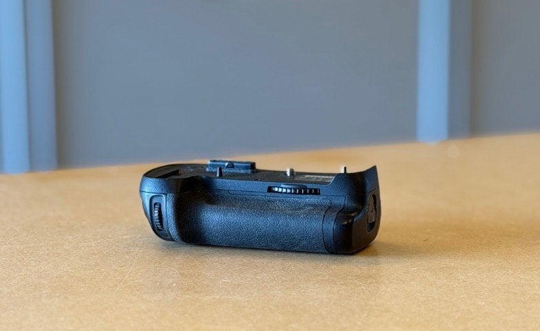 Nikon MB-D12 verticale grip voor D800 (e) en D810, Nikon, Zo goed als nieuw, Stroombaan 14, 1181 VX AMSTELVEEN, Nikon.nl@cffcommunications.nl