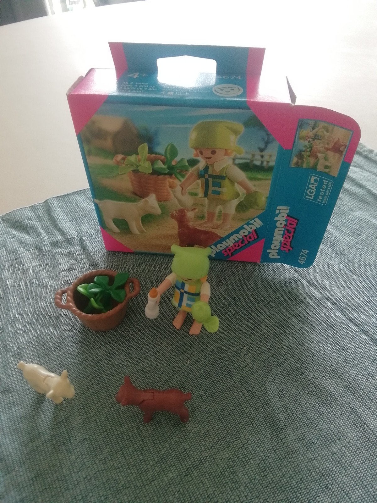 Foto 5 van verschillende kleine doosjes Playmobil 9356,4617, 5376, 4674