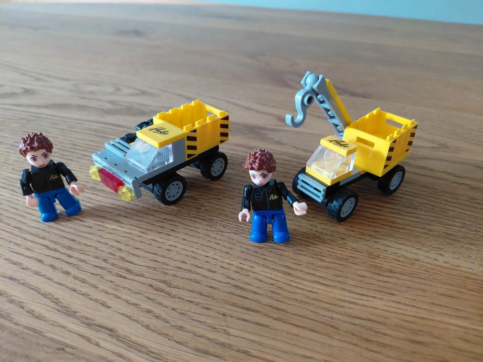 Hubo bouwvoertuigen met figuur en boekjes, Ophalen of Verzenden, Gebruikt, Overige merken