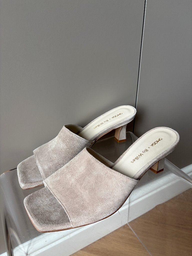 Omoda x Bo suede muiltjes met hak. Maat 39, Kleding | Dames, Overige kleuren, Verzenden, Omoda, Sandalen of Muiltjes