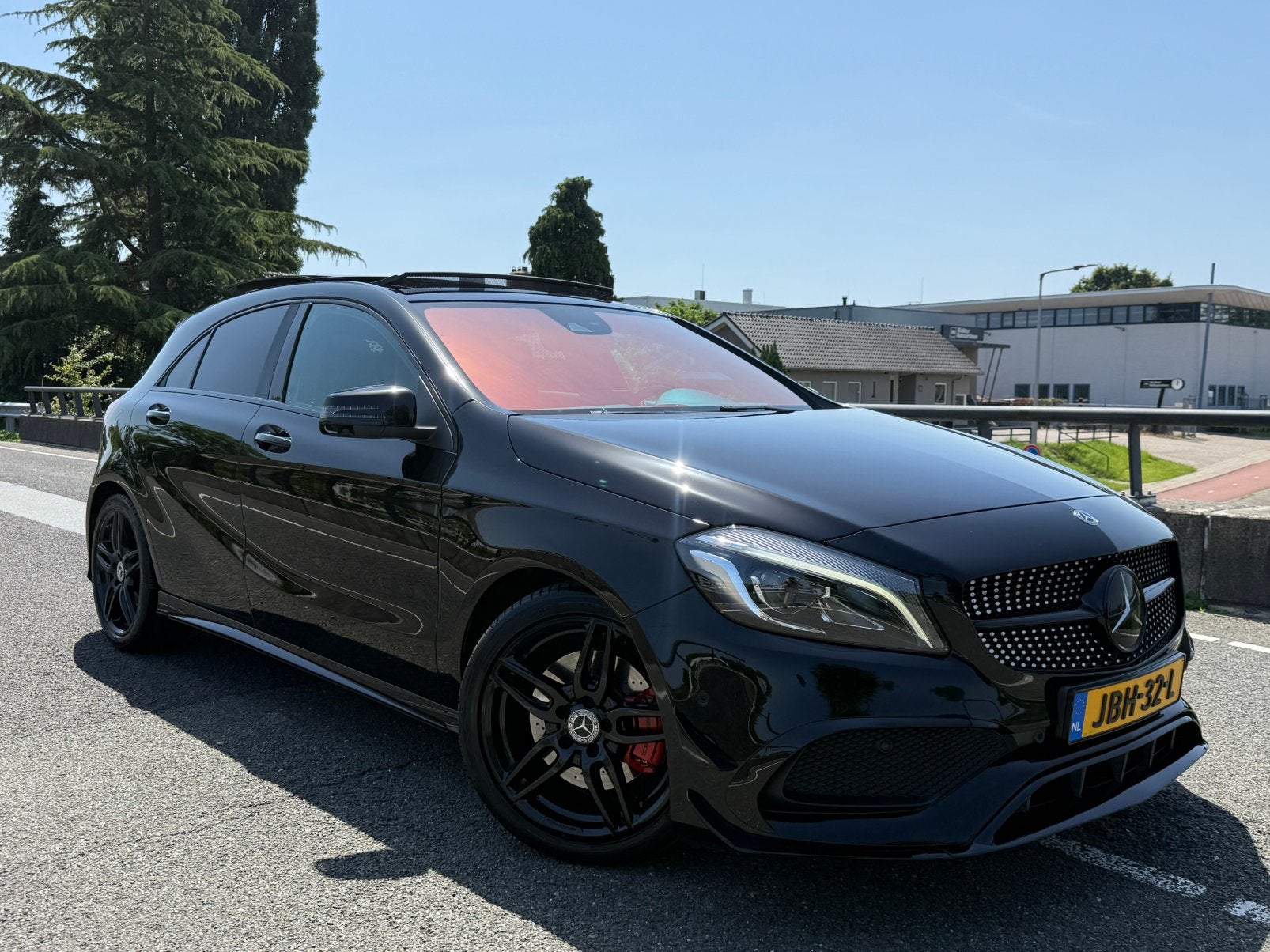 Mercedes-Benz A-Klasse A250 211pk 7G-DCT 2018 motorsport, 4 cilinders, 715 kg, Zwart, Particulier