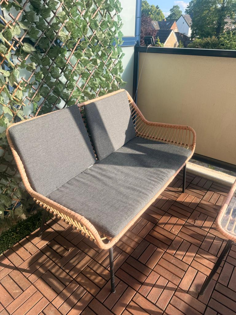 Balkonset: Tafel, 2 stoelen, bankje en tegeltjes, Ophalen, 4 zitplaatsen, Gebruikt, Rotan