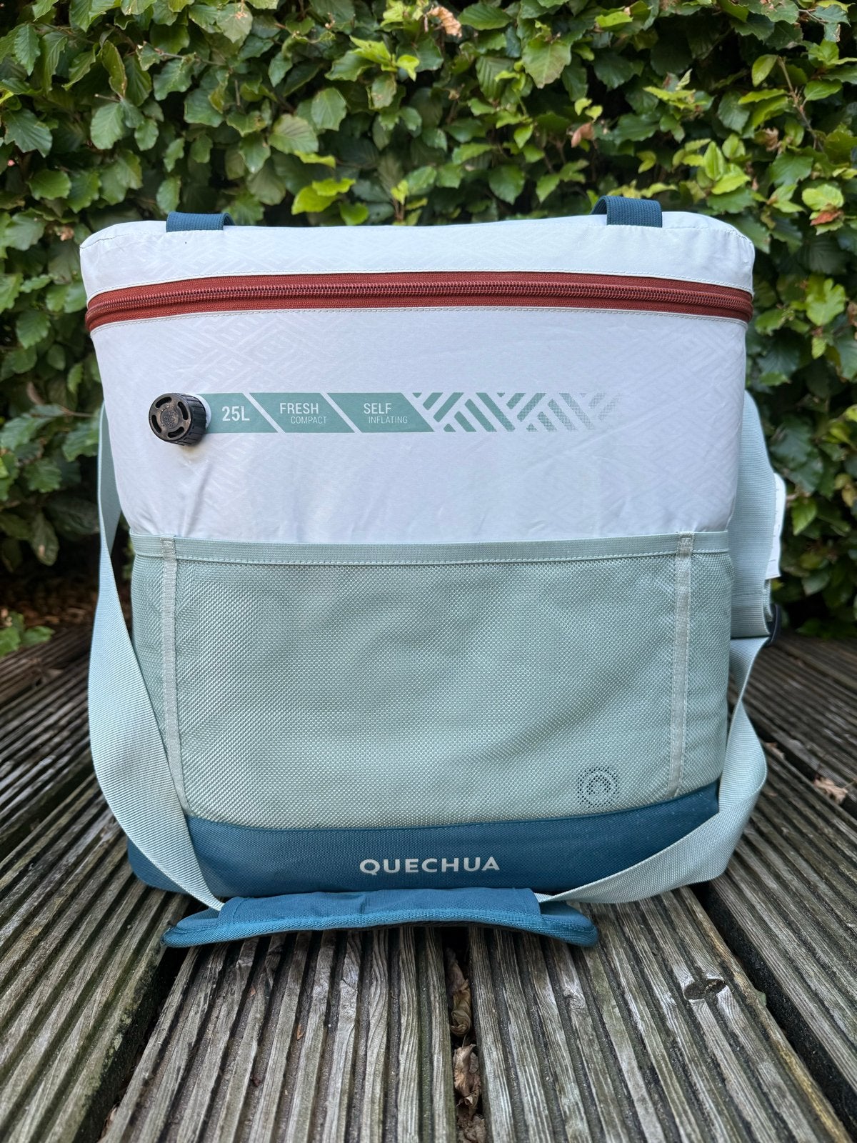 Quechua Koeltas 25L - Compact en Zelfopblazend, Caravans en Kamperen, Ophalen of Verzenden, Zo goed als nieuw, Koeltas, Koelelement