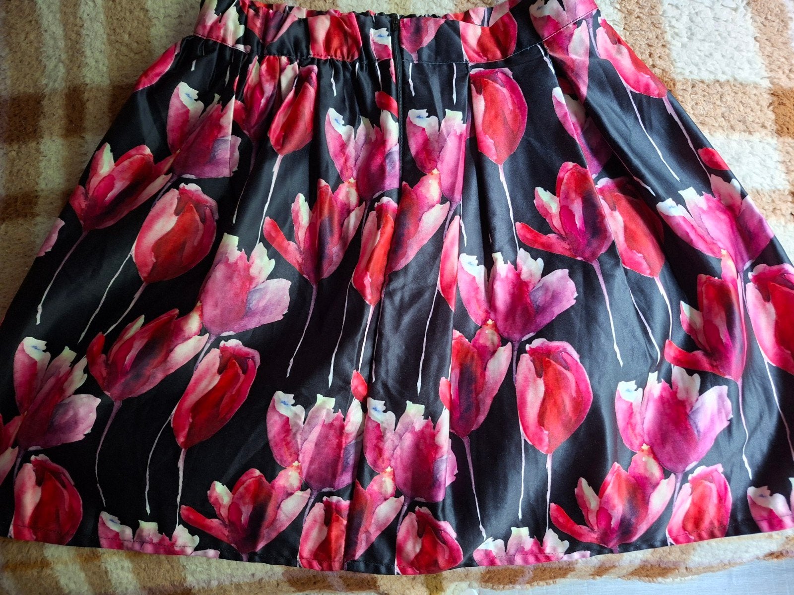 Mooie rok met tulpen maat M, Kleding | Dames, Maat 38/40 (M), Zwart, Ophalen of Verzenden, Zo goed als nieuw