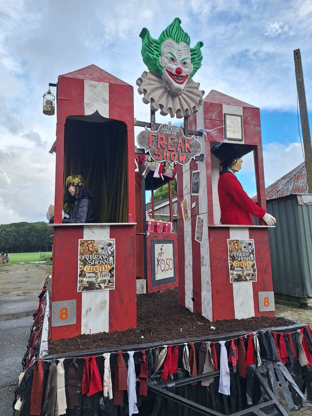 Grote Freak Show Halloween / versierde wagen, Ophalen, Gebruikt, Feestartikel, Carnaval