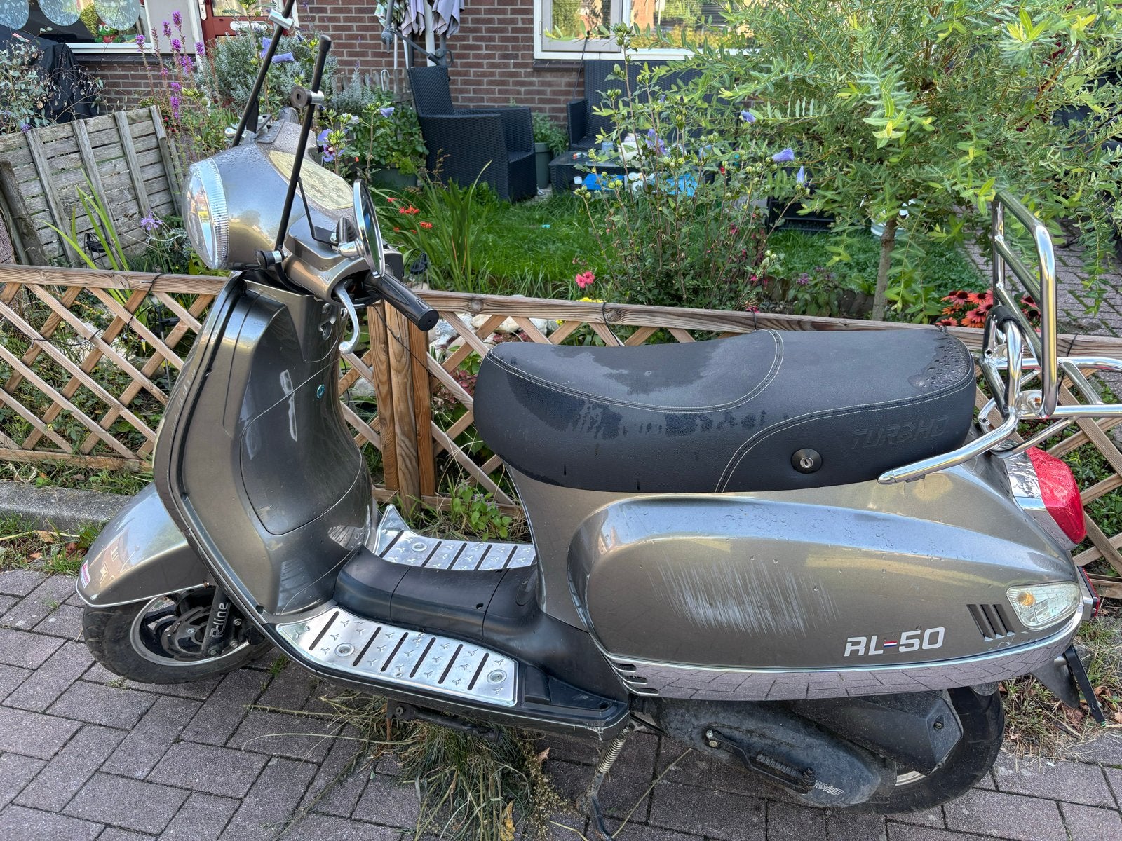 Scooter RL-50 met schade - Ideaal voor onderdelen of reparat, Fietsen en Brommers, Ophalen, Gebruikt, Maximaal 45 km/u, Benzine