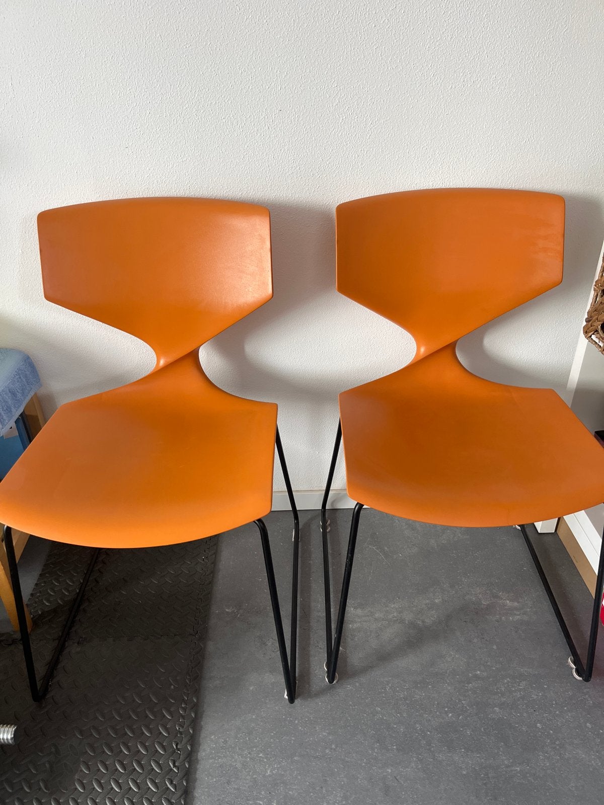 Set van 2 oranje design stoelen - Tonon Quo, Huis en Inrichting, Stoelen, Ophalen, Kunststof, Gebruikt, Twee