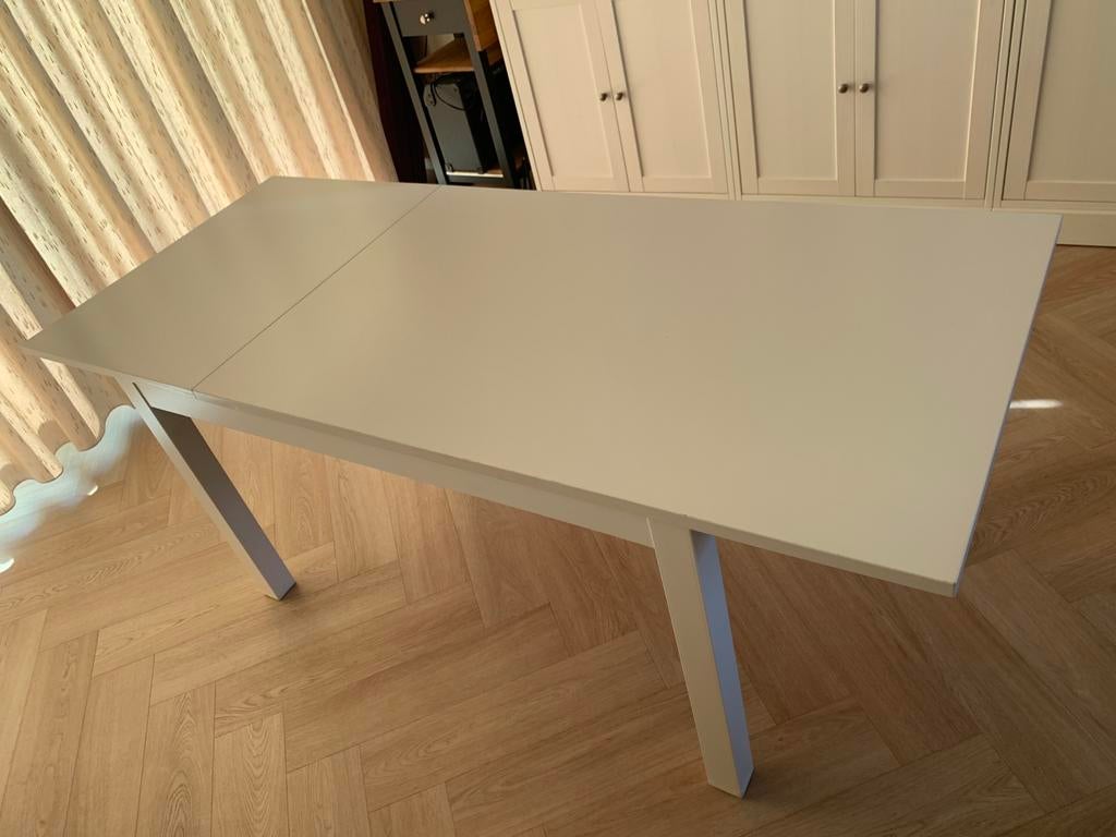 Uitschuifbare witte IKEA tafel, Huis en Inrichting, Ophalen, Gebruikt, 50 tot 100 cm, 150 tot 200 cm