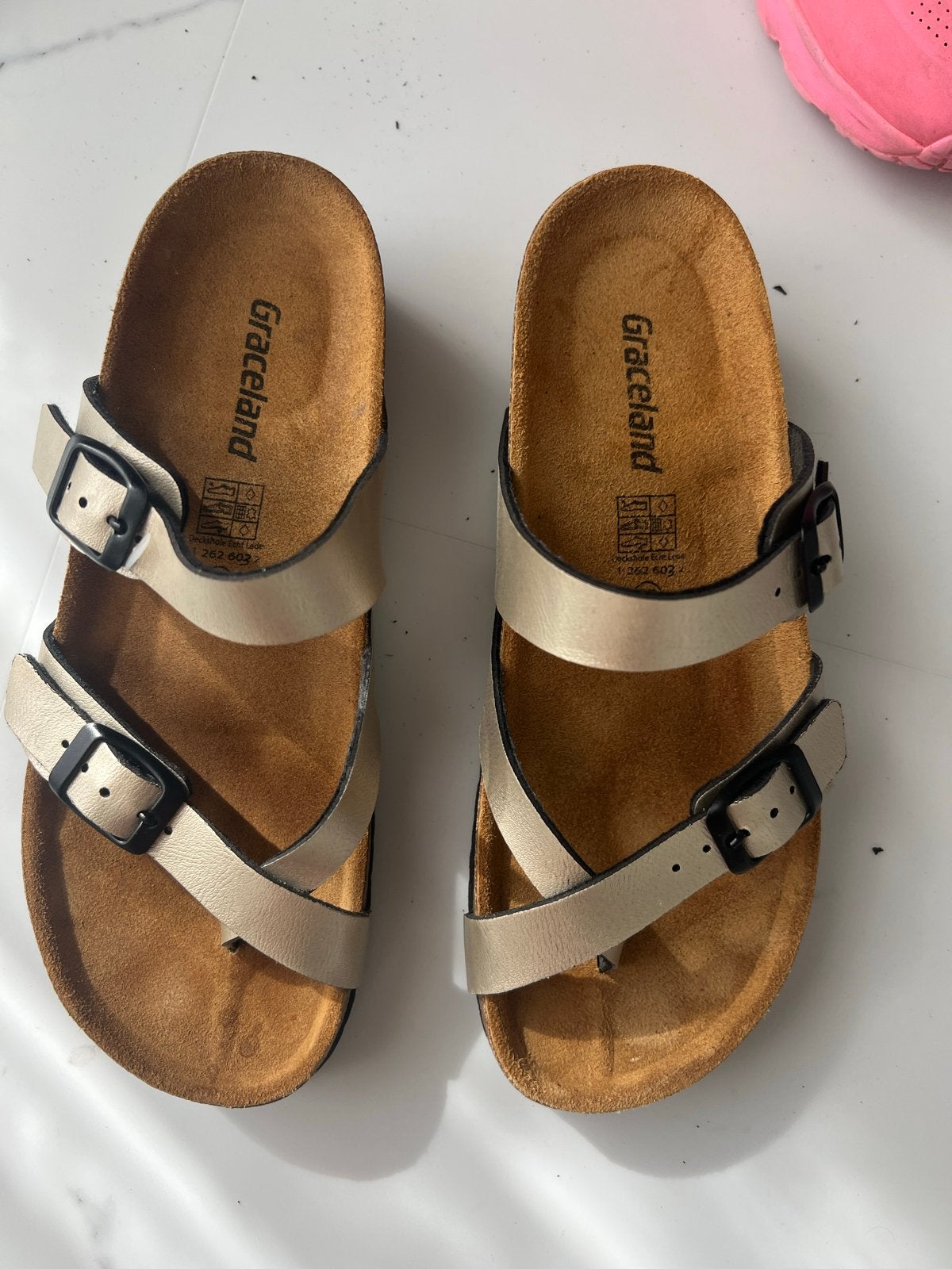 Graceland slippers goudkleurig maat 36, Ophalen of Verzenden, Gedragen, Overige kleuren, Slippers