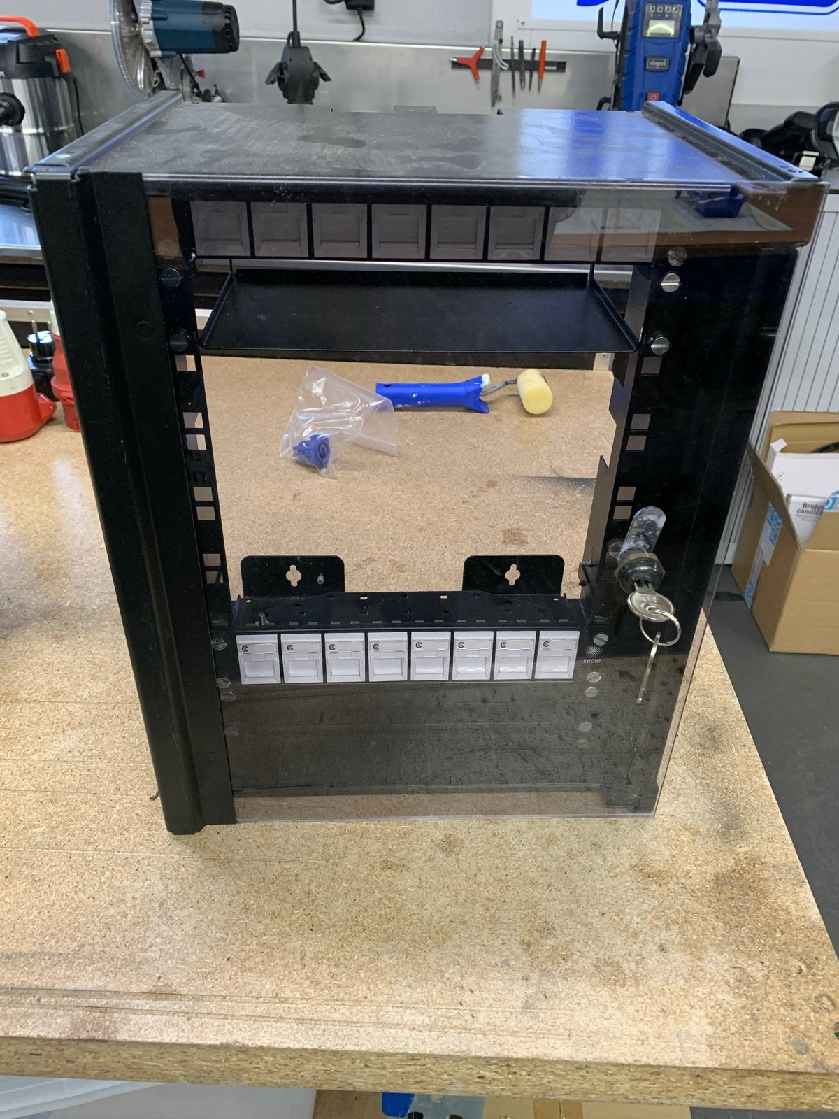 Mini patchkast met slot en sleutel, Computers en Software, Ophalen, Gebruikt