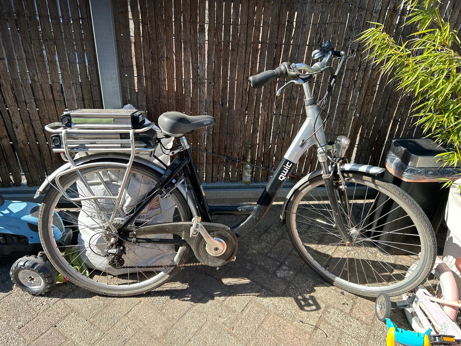 Qwic elektrische fiets met 2 accu's en lader (kabelboom defe, Fietsen en Brommers, Elektrische fietsen, Ophalen of Verzenden, Gebruikt