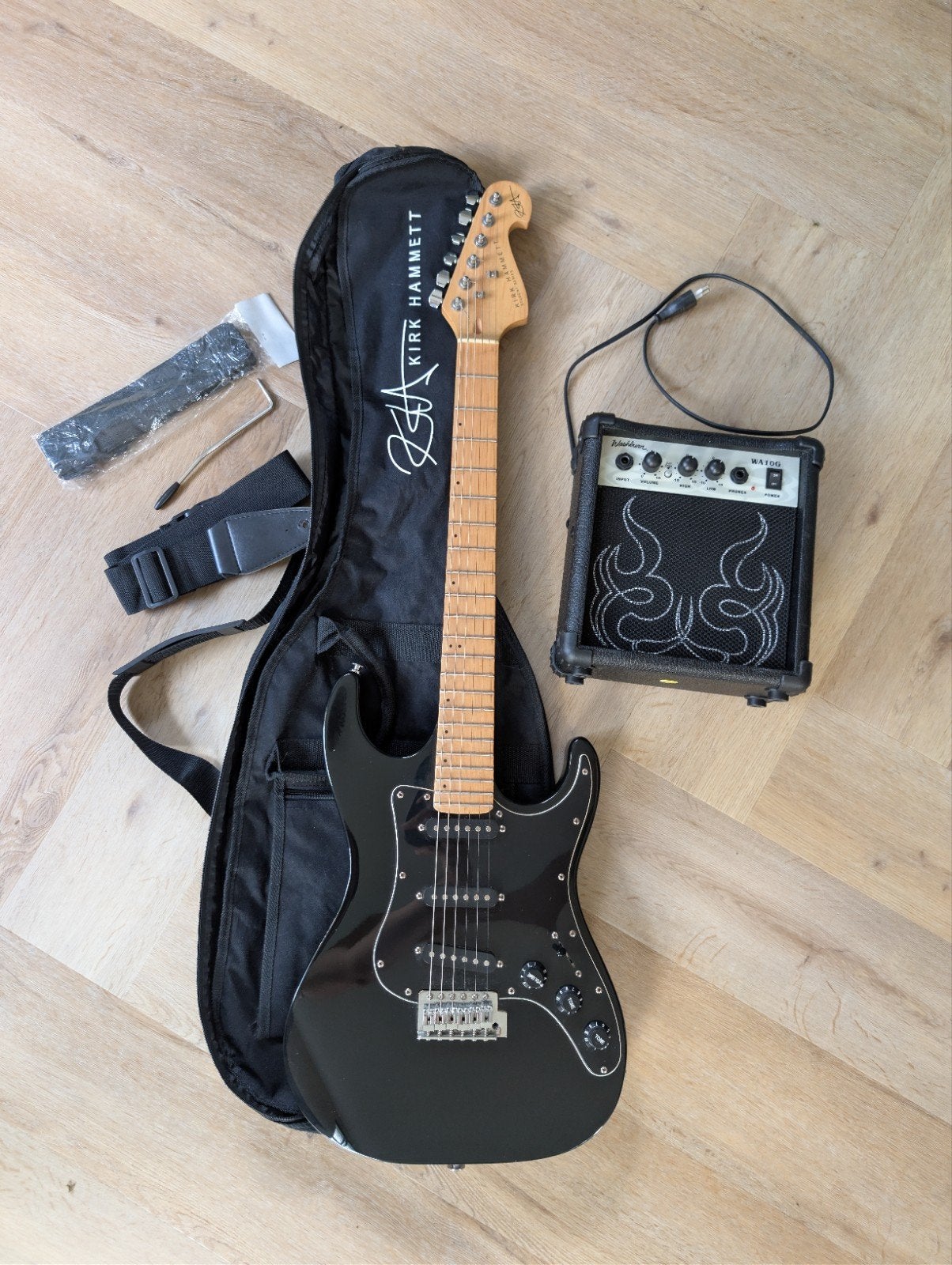 Kirk Hammett Limited Editon Student Series complete set gita, Met versterker, Zo goed als nieuw, Solid body, Ophalen