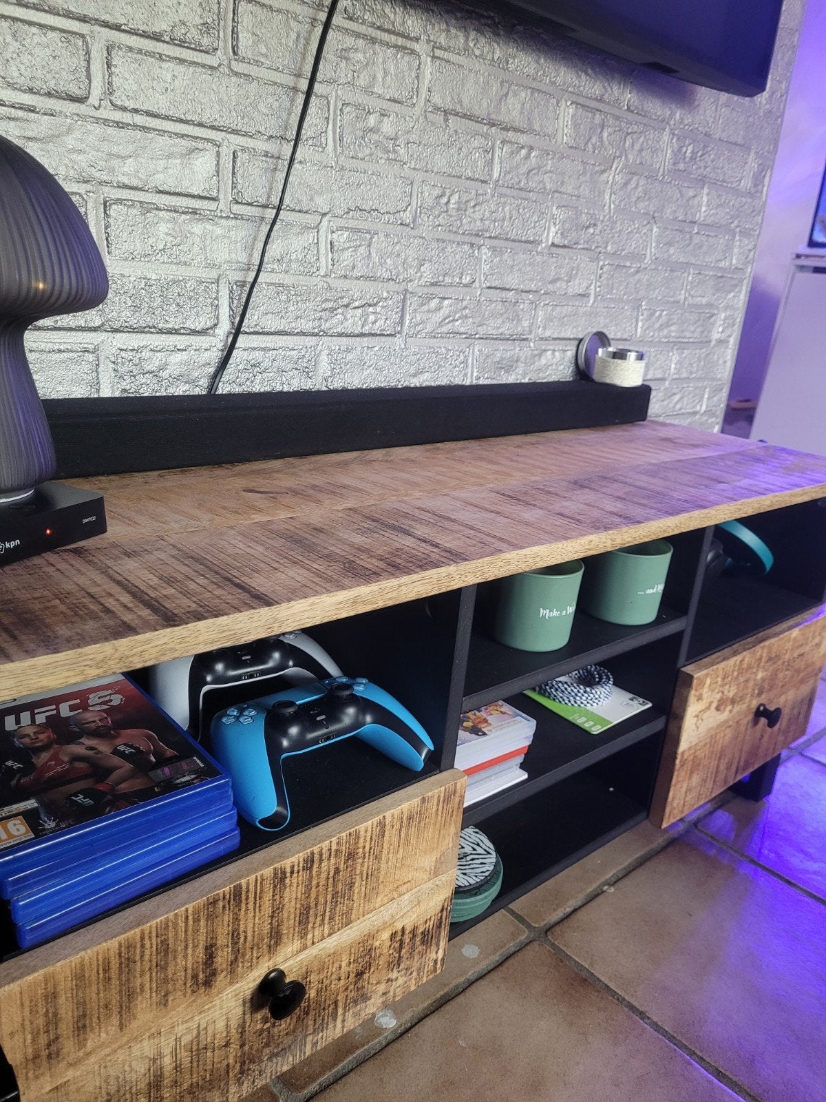 Robuust TV-meubel van mangohout, Huis en Inrichting, Kasten | Televisiemeubels, 50 tot 100 cm, Zo goed als nieuw, Minder dan 100 cm