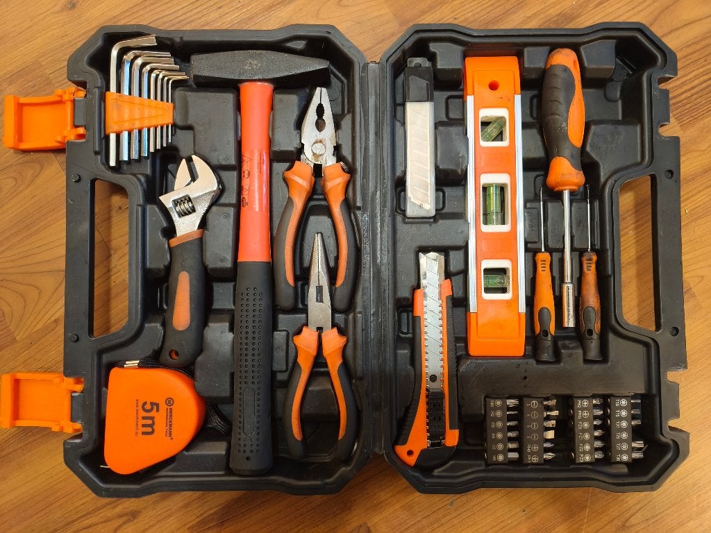 Gereedschapset met Koffer, Handzaag & Lijmpistool – Tool Set, Ophalen, Gebruikt, Gereedschapsset, Overige merken