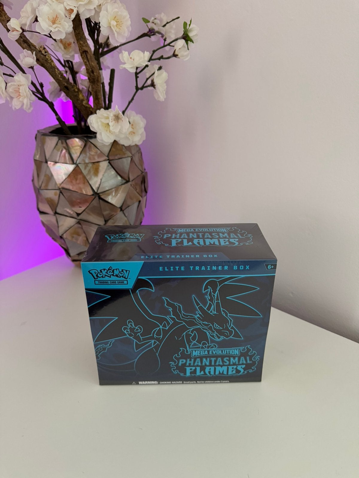 Pokémon, Mega Evolutions Phantasmal Flames ETB Sealed, Ophalen of Verzenden, Nieuw, Boosterbox