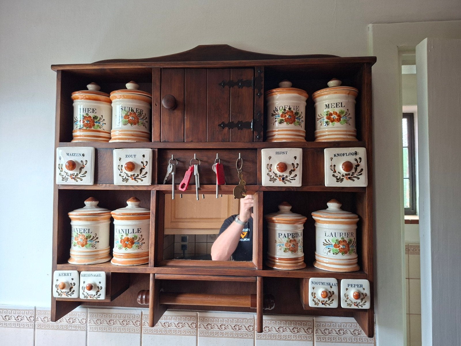 Vintage kruidenrek met keramische potten, Ophalen