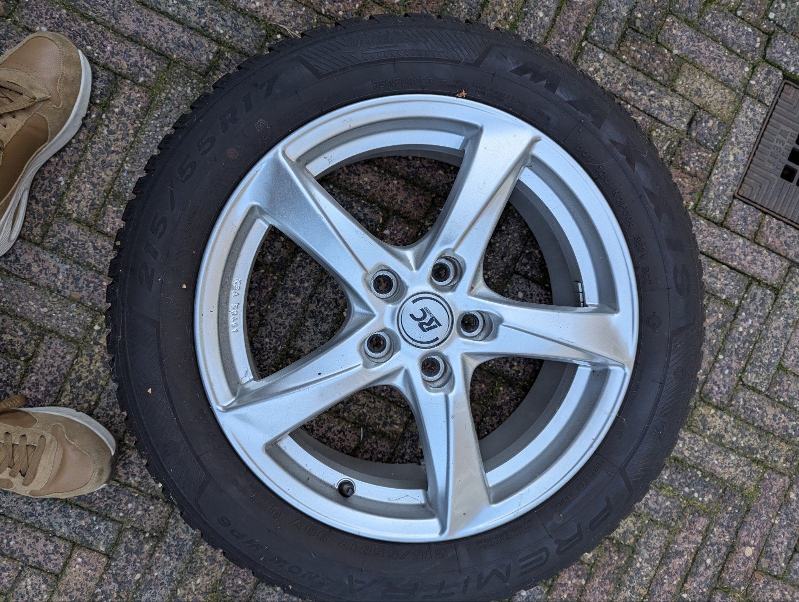 Velgen met winterbanden voor Toyota Avensis 2011, Ophalen, 16 inch, Banden en Velgen, Winterbanden