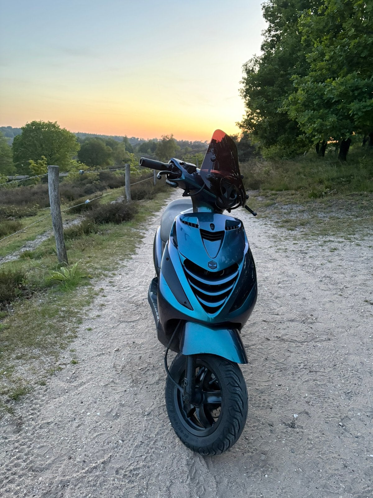 Piaggo zip 80cc, Fietsen en Brommers, Scooters | Piaggio, Zo goed als nieuw, Zip, Maximaal 45 km/u, Benzine, Ophalen