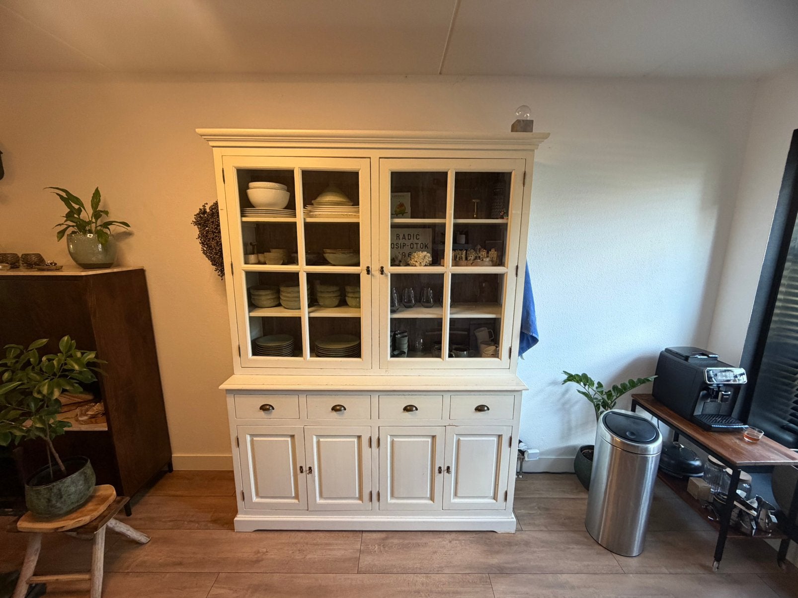 Witte buffetkast groot gratis af te halen, Ophalen, 25 tot 50 cm, 150 tot 200 cm, 200 cm of meer