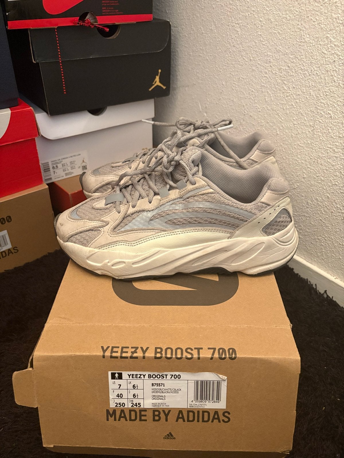 Yeezy Boost 700 Sneakers - Maat 40, Ophalen of Verzenden, Gedragen, Overige kleuren, Sneakers of Gympen