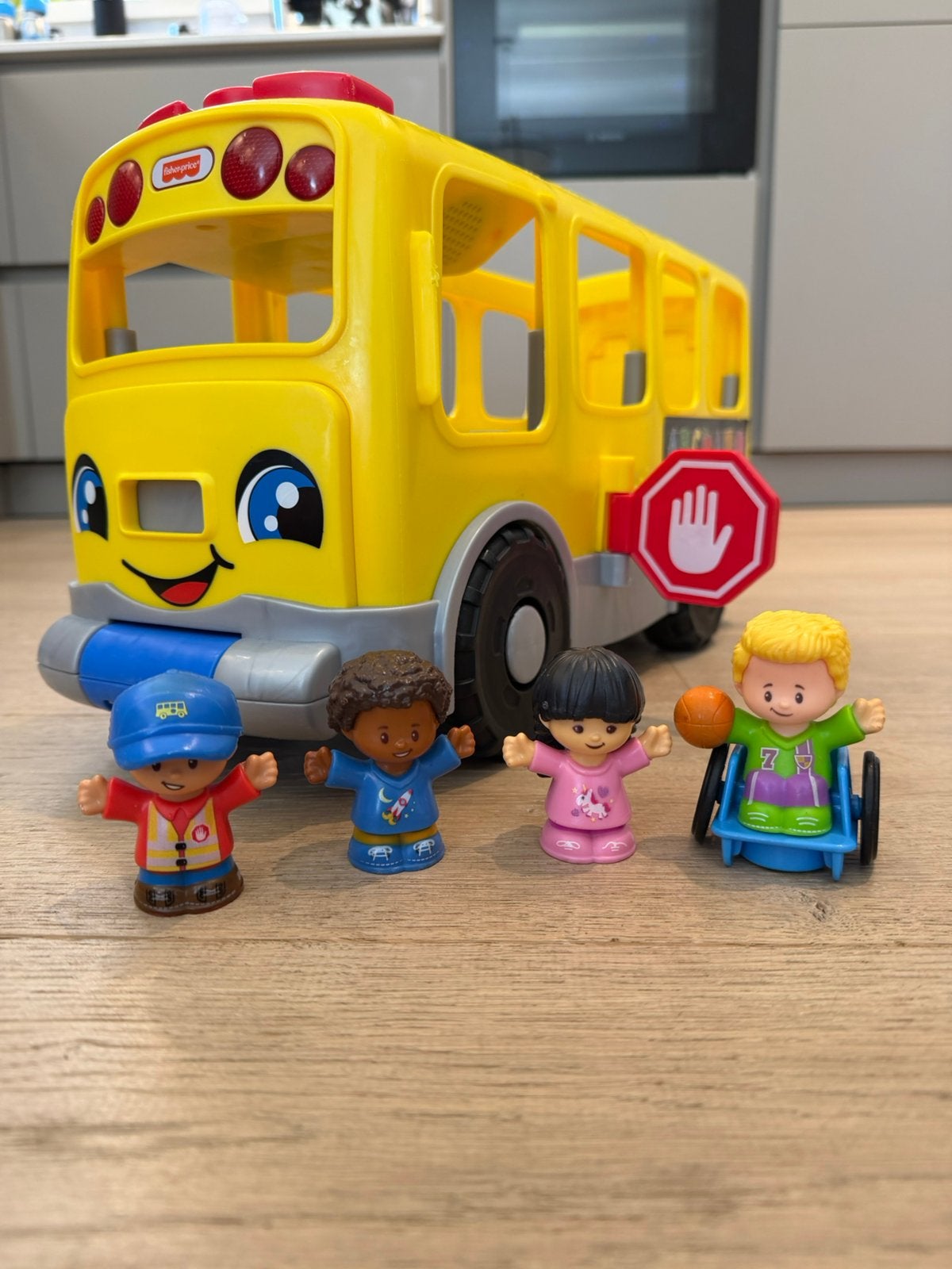 Fisher-Price schoolbus met 4 poppetjes – compleet - 49cm, Ophalen, Gebruikt, Speelset