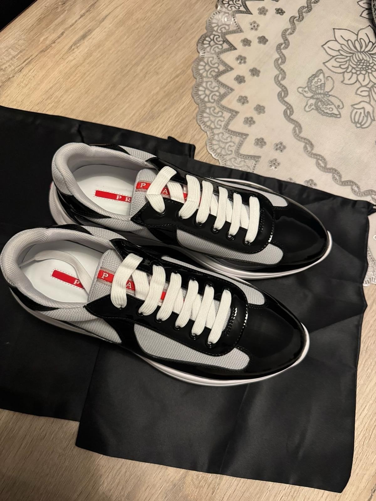 Prada cups zwart, Ophalen of Verzenden, Nieuw, Zwart