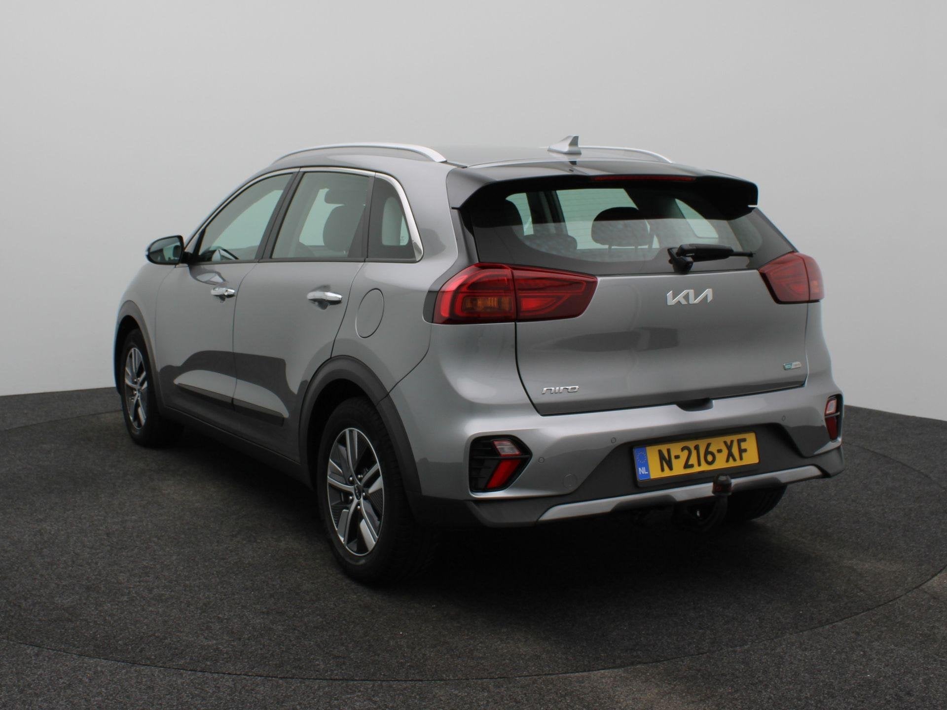 Foto 2 van Kia Niro 1.6 GDi Hybrid DynamicLine | Navigatie | Climate Co