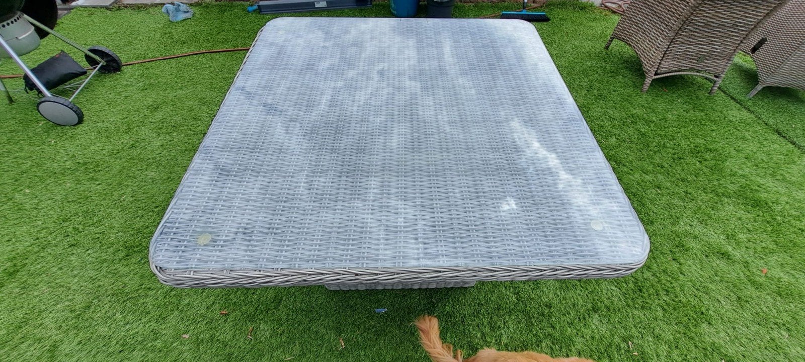 Mooi wicket tuintafel, Ophalen