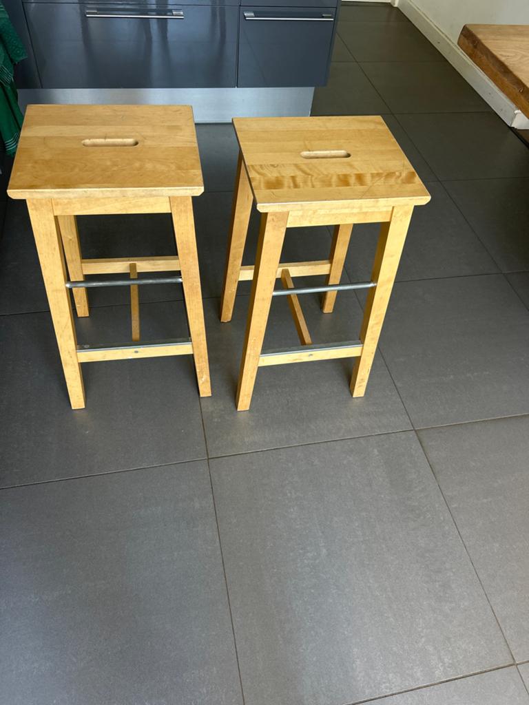 Set van 2 houten barkrukken - 36x33x70 cm, Huis en Inrichting, Barkrukken, Ophalen, Gebruikt, Met voetsteun, 60 tot 90 cm