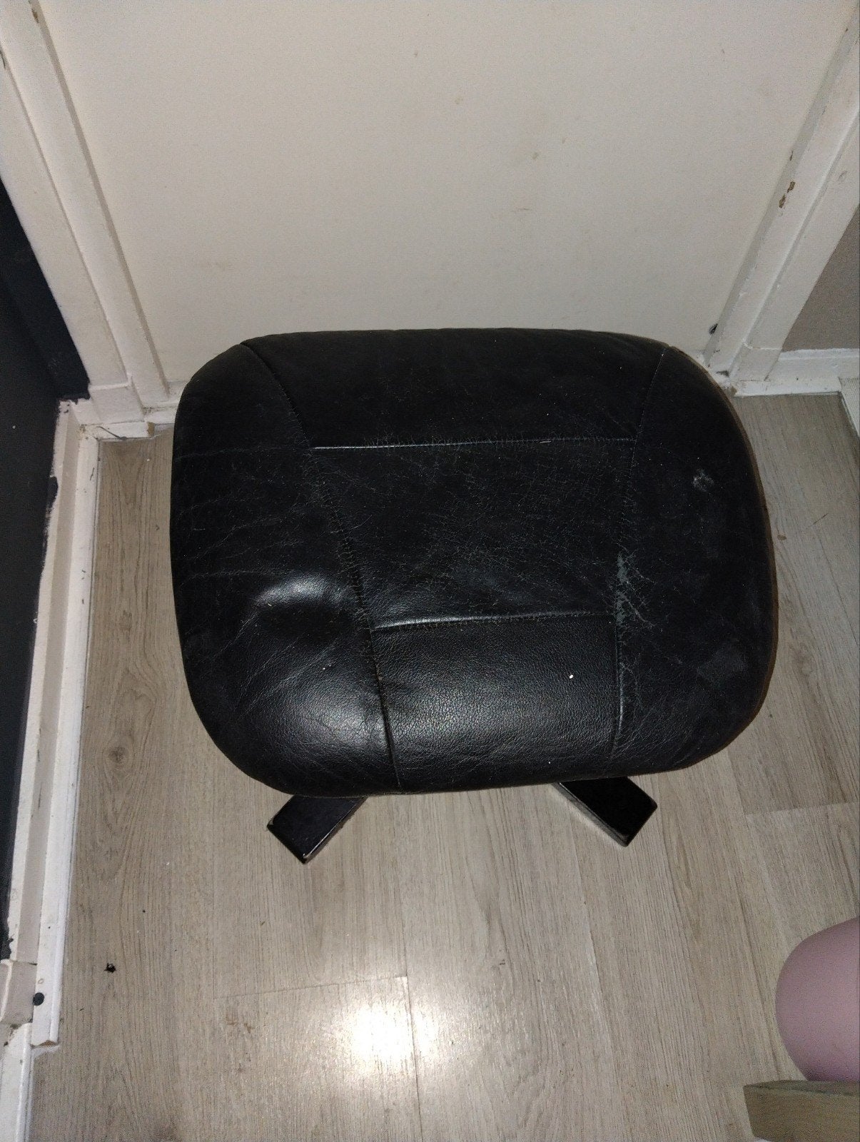 Gratis Zwarte leren voetenbank/poef, Huis en Inrichting, Ophalen, Minder dan 50 cm, Gebruikt, Vierkant