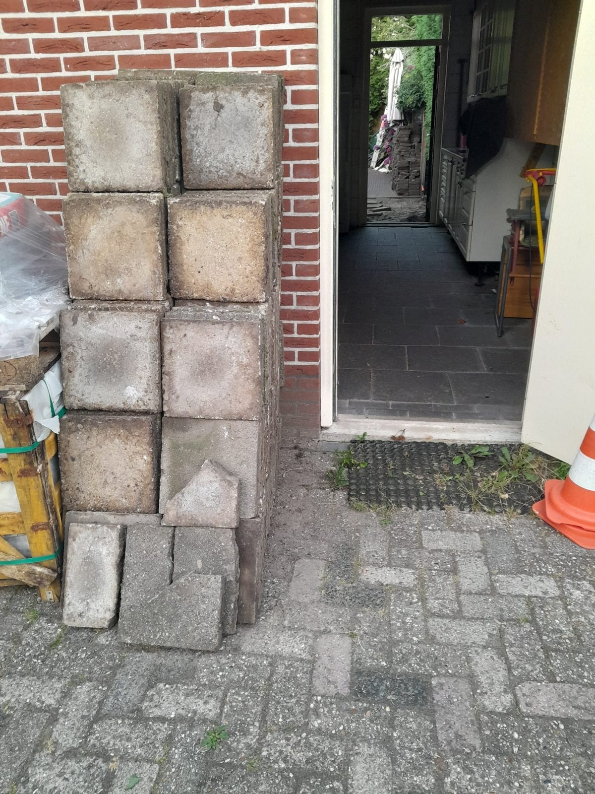 Gratis 200 stoeptegels, Tuin en Terras, Tegels en Klinkers, Ophalen of Verzenden, Gebruikt, Keramiek, Terrastegels