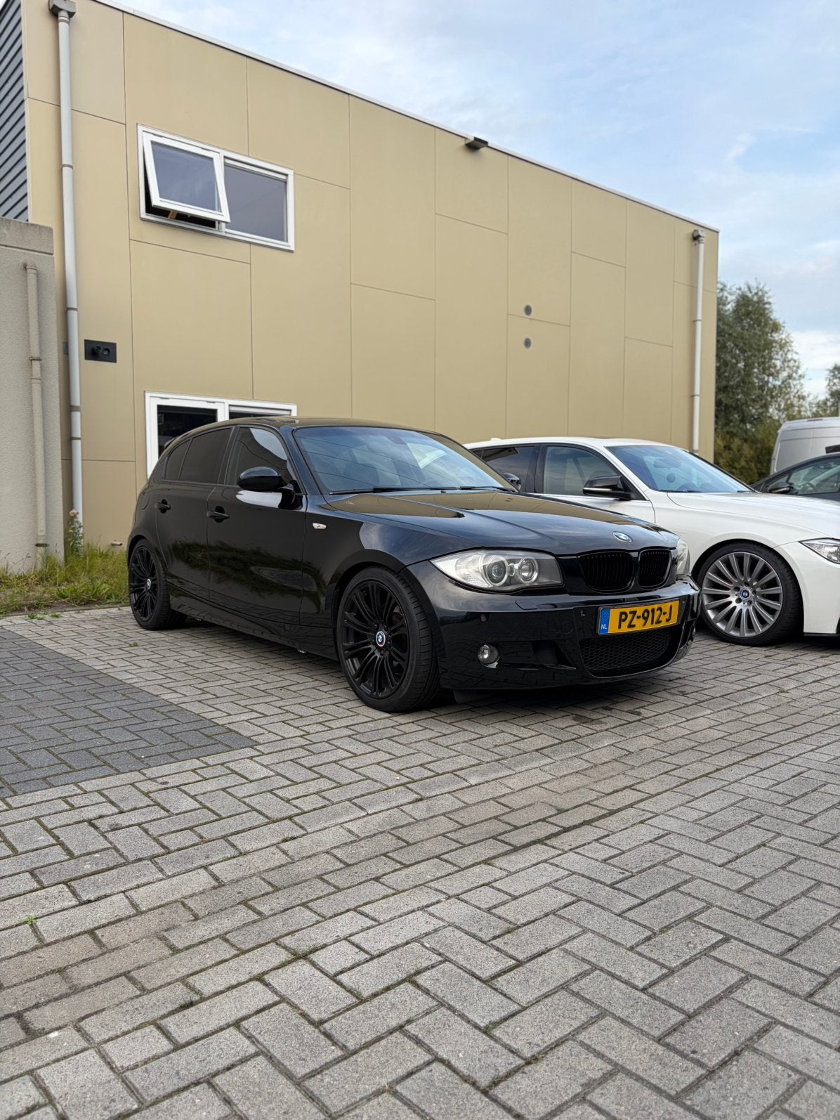 BMW 1-Serie 3.0 130I AUT 2006 Zwart, Auto's, Achterwielaandrijving, 680 kg, 1200 kg, Particulier