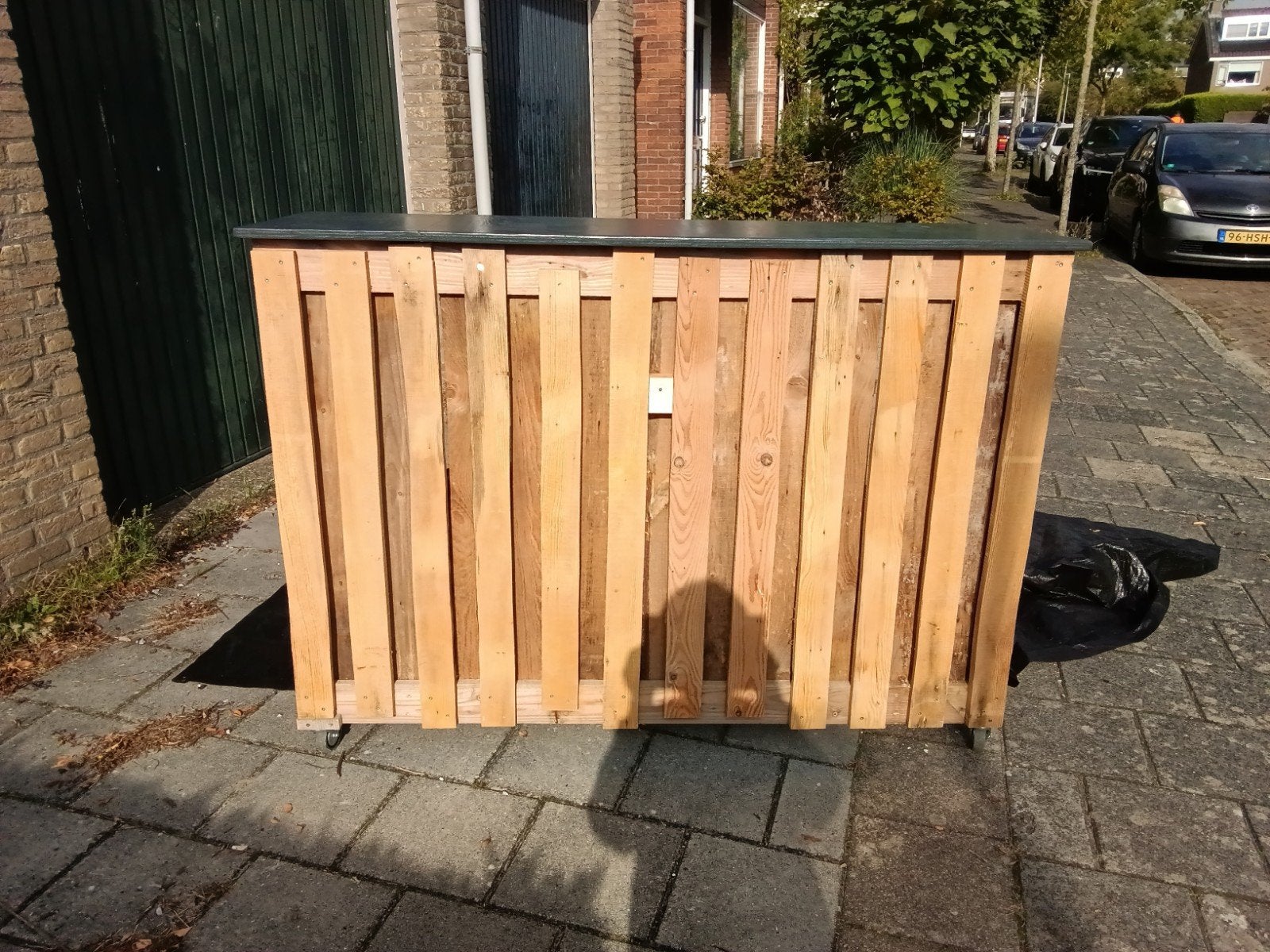 Handgemaakte Houten Bar op Wielen - Perfect voor Feesten, Huis en Inrichting, Ophalen, Zo goed als nieuw