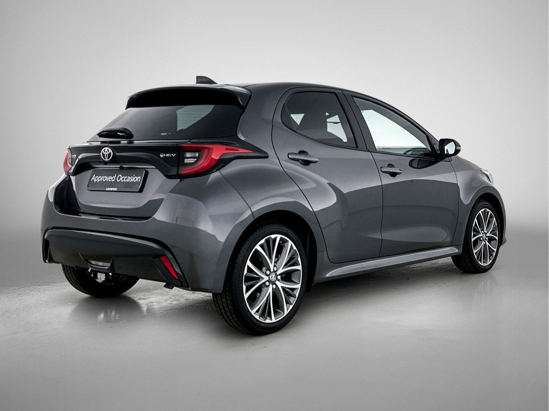 Toyota Yaris 1.5 Hybrid 130 Executive | BTW voertuig | Stoel, 12 maanden, 450 kg, Gebruikt, 23 km/l