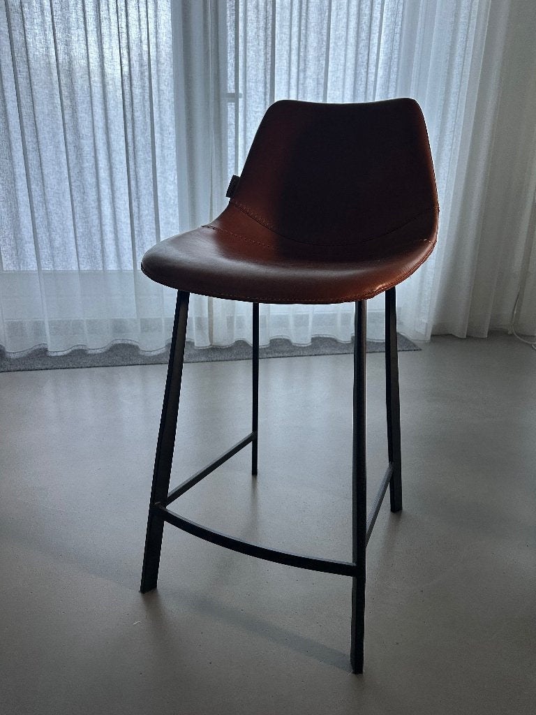 Dutchbone barkruk met cognac leren zitting, Huis en Inrichting, 60 tot 90 cm, Ophalen of Verzenden, Zo goed als nieuw, 1 kruk