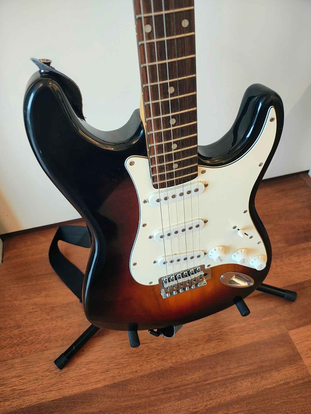 Foto 5 van Silverado elektrische gitaar met versterker, standaard & tas