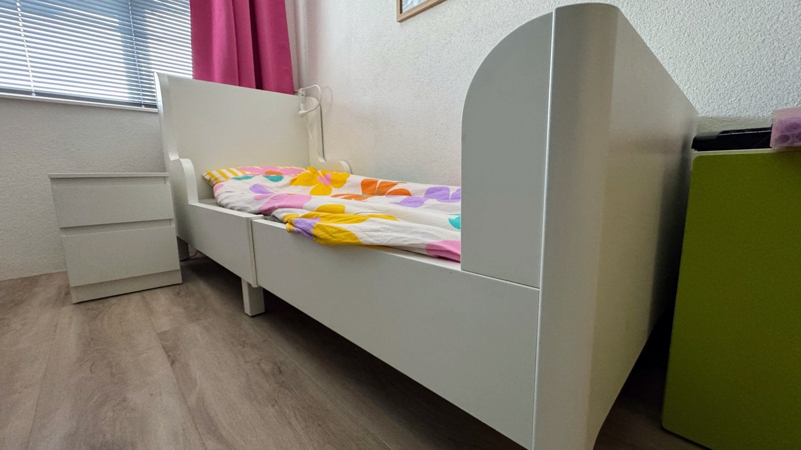 Ikea Busunge meegroeibed wit, Ophalen, 85 tot 100 cm, Zo goed als nieuw, Lattenbodem