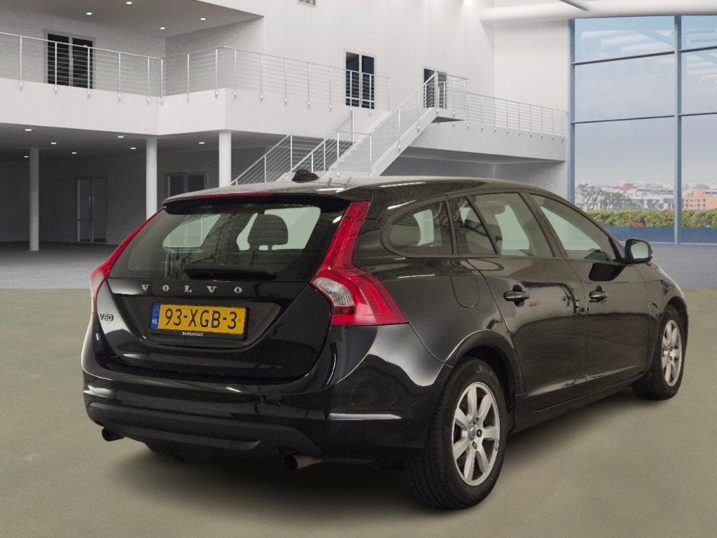 Volvo V60 1.6 T3 Kinetic Airco Cruise Leder Navi PDC Xenon, Voorwielaandrijving, Gebruikt, 4 cilinders, 150 pk