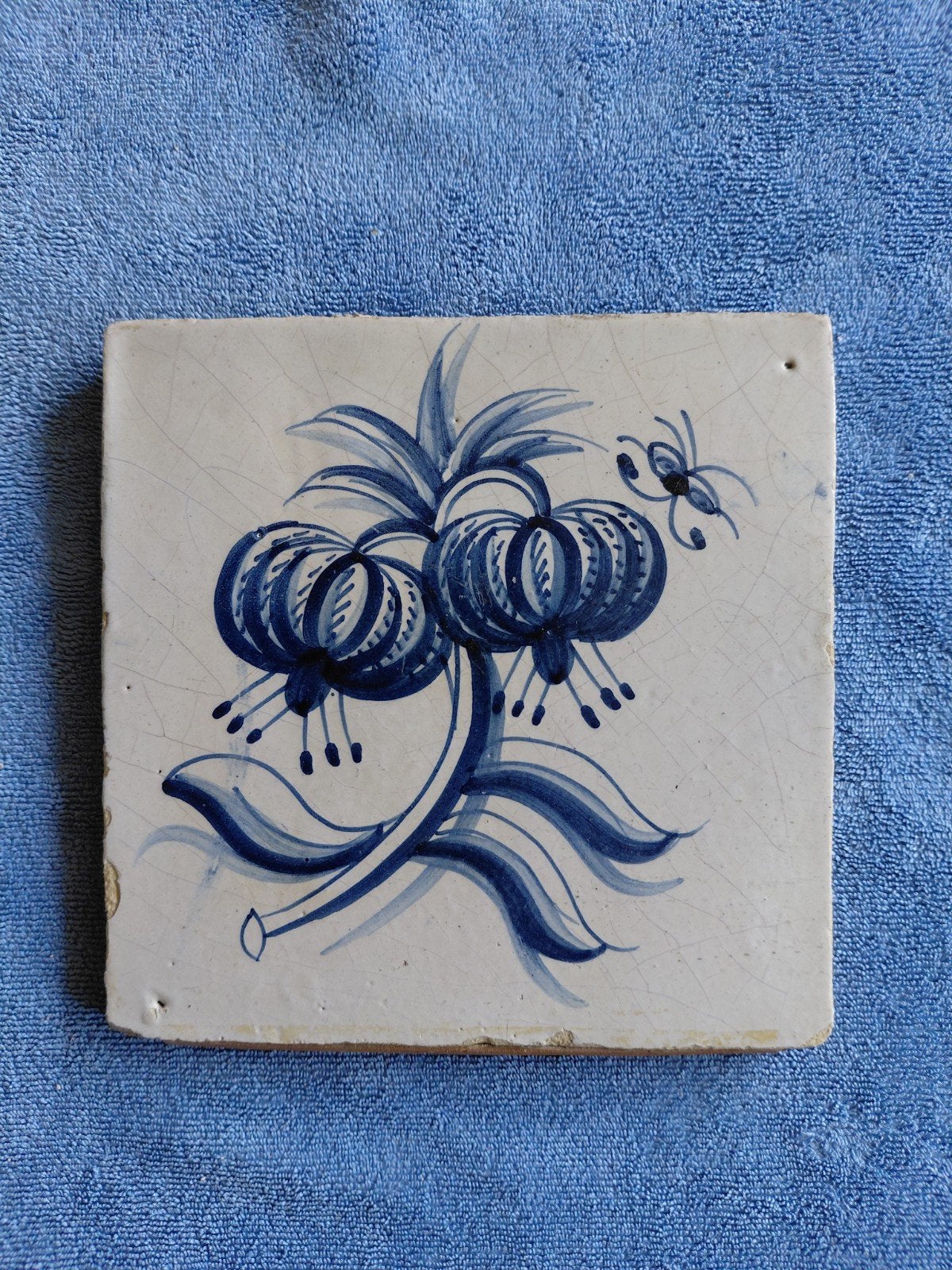 Hollandse of Friese wandtegel met bloemmotief, Antiek en Kunst, Ophalen of Verzenden