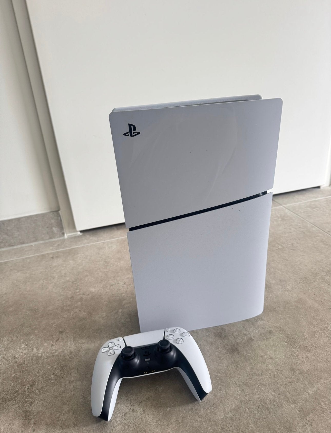 Playstation 5 slim met controller, Spelcomputers en Games, Spelcomputers | Sony PlayStation 5, Ophalen, Zo goed als nieuw