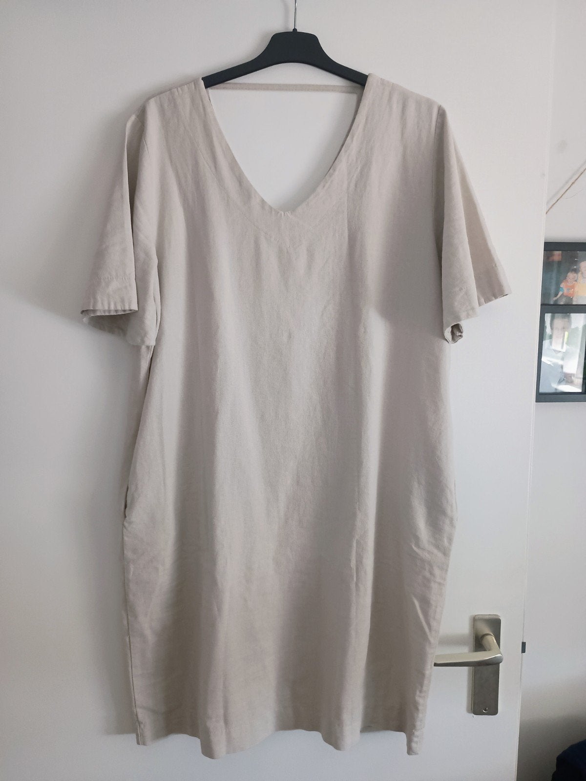 Lichtbeige linnen jurk met V-hals, Beige, Maat 42/44 (L), Enjoy, Ophalen of Verzenden
